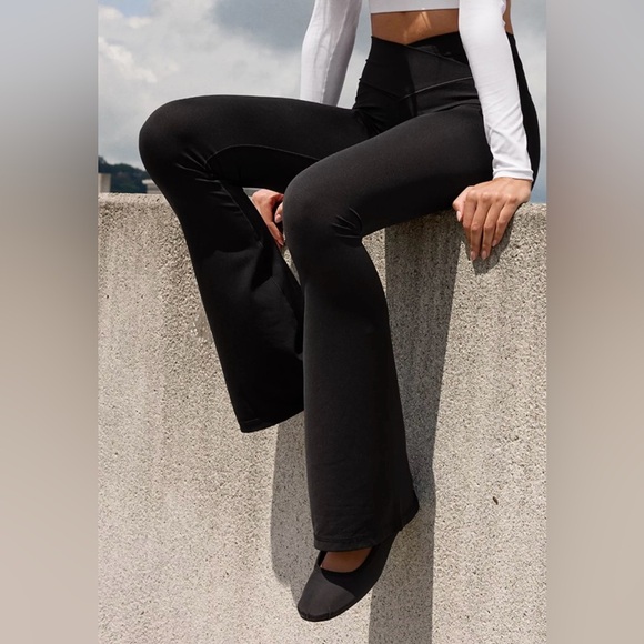 OFFLINE by Aerie Crossover Flare Leggings-32" Inseam - Picture 1 of 4